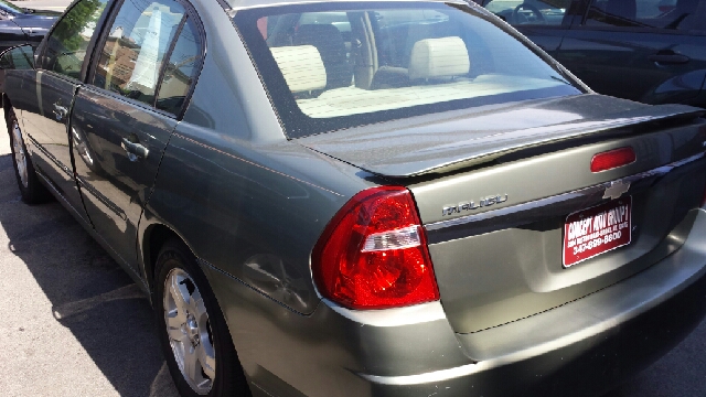 Chevrolet Malibu 2004 photo 3