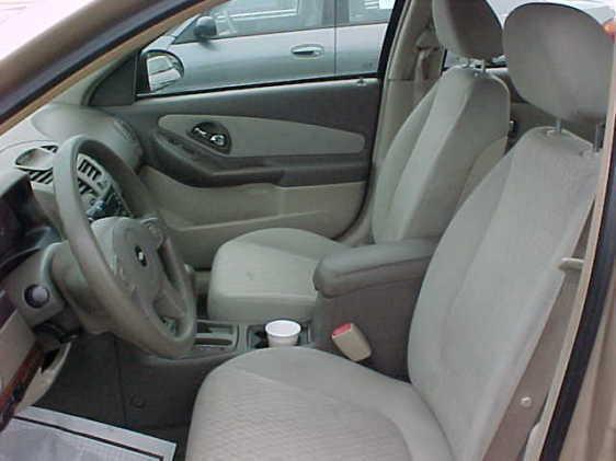 Chevrolet Malibu 2004 photo 2