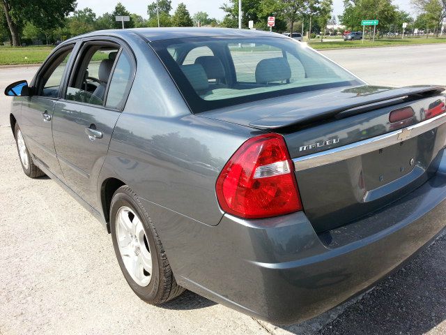 Chevrolet Malibu 2004 photo 2