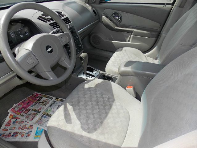 Chevrolet Malibu 2004 photo 2