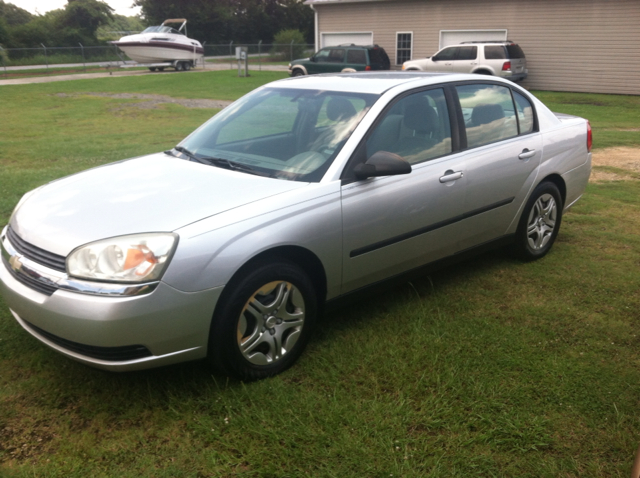 Chevrolet Malibu 2004 photo 2