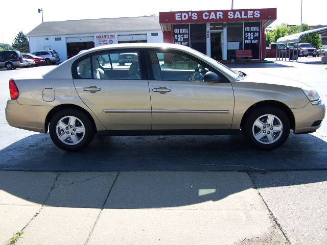 Chevrolet Malibu 2004 photo 2