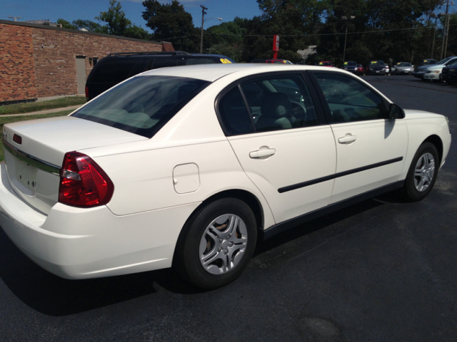 Chevrolet Malibu Base Sedan