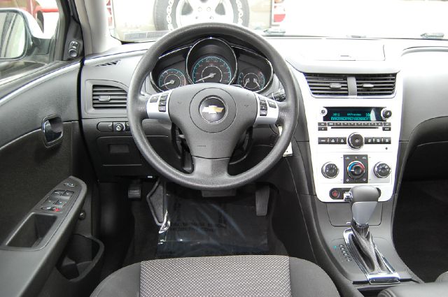 Chevrolet Malibu 2009 photo 2