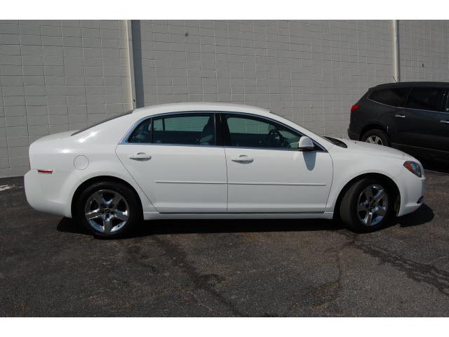 Chevrolet Malibu 2010 photo 2