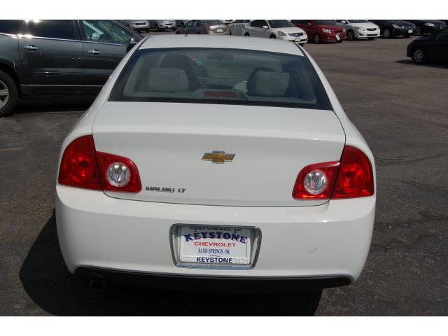 Chevrolet Malibu 2010 photo 3