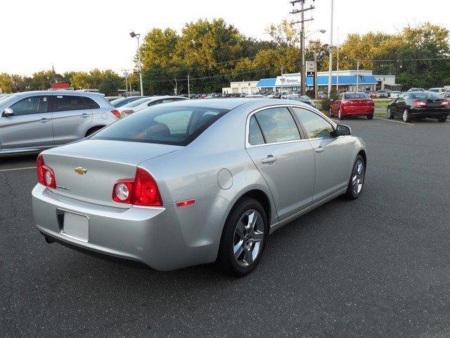 Chevrolet Malibu 2010 photo 2