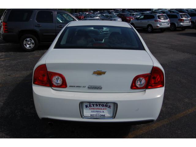 Chevrolet Malibu 2010 photo 3