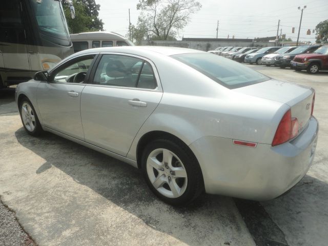 Chevrolet Malibu 2010 photo 2