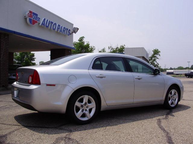 Chevrolet Malibu 2010 photo 2