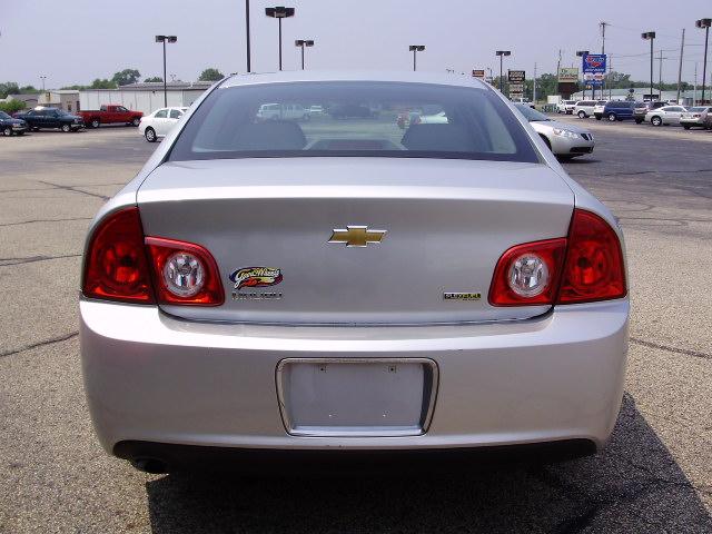 Chevrolet Malibu 2010 photo 3