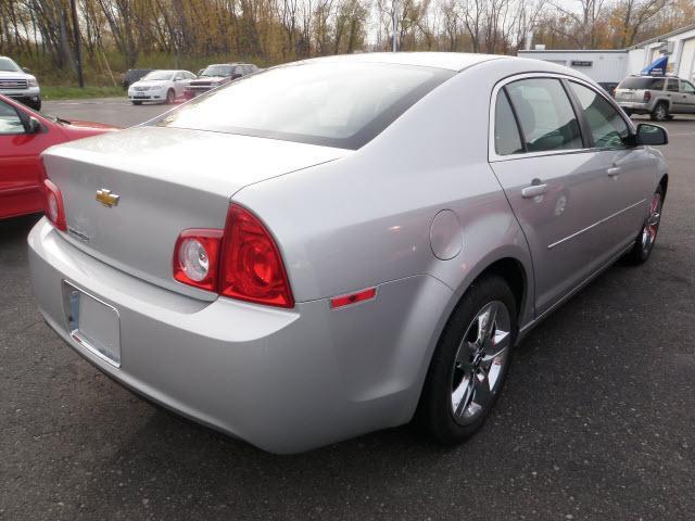 Chevrolet Malibu 2010 photo 2