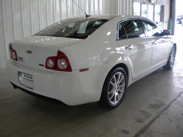 Chevrolet Malibu 2010 photo 3