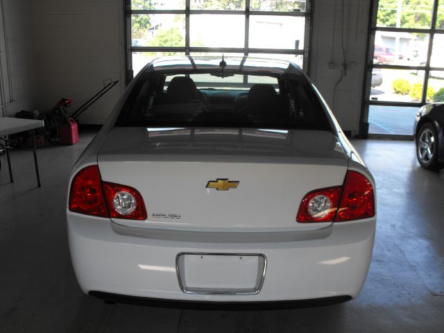 Chevrolet Malibu 2010 photo 3