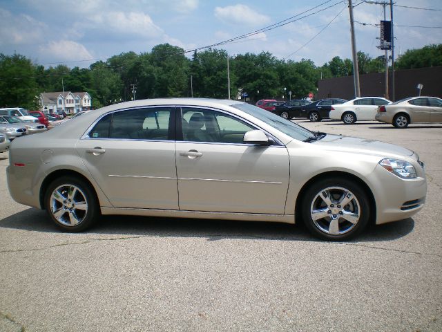 Chevrolet Malibu 4dr AWD SUV Sedan