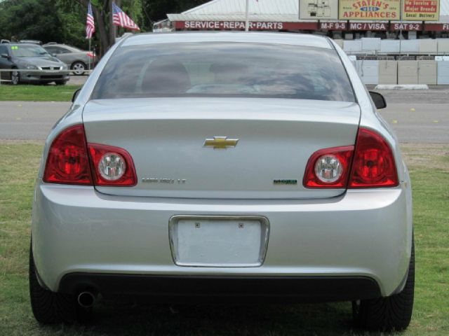 Chevrolet Malibu 2010 photo 2