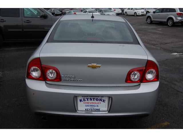 Chevrolet Malibu 2011 photo 3