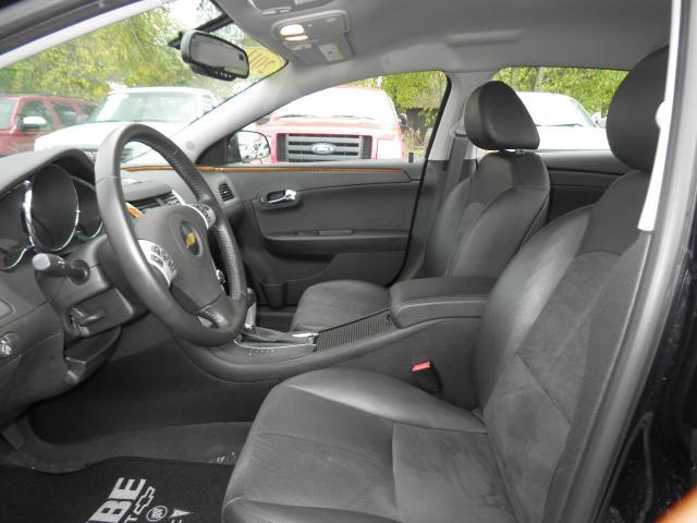 Chevrolet Malibu 2011 photo 4