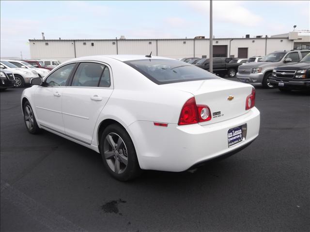 Chevrolet Malibu 2011 photo 2