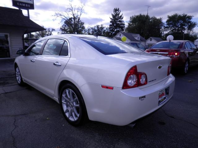 Chevrolet Malibu 2011 photo 2