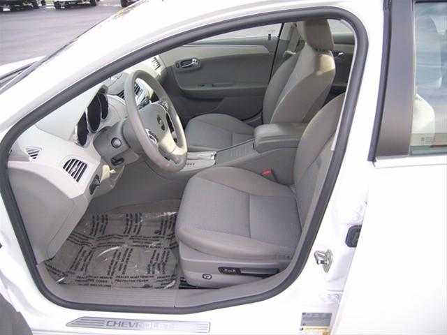 Chevrolet Malibu 2011 photo 4