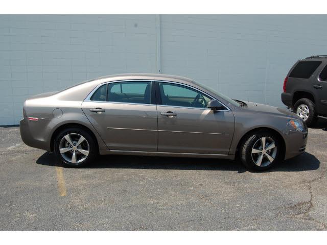 Chevrolet Malibu 2011 photo 2