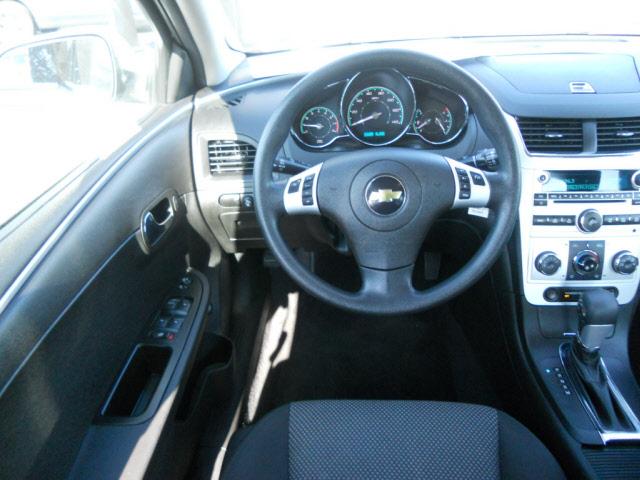 Chevrolet Malibu 2011 photo 2