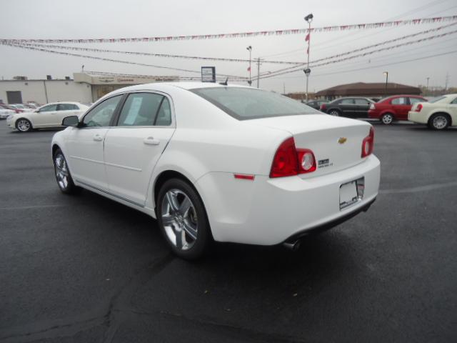 Chevrolet Malibu 2011 photo 2