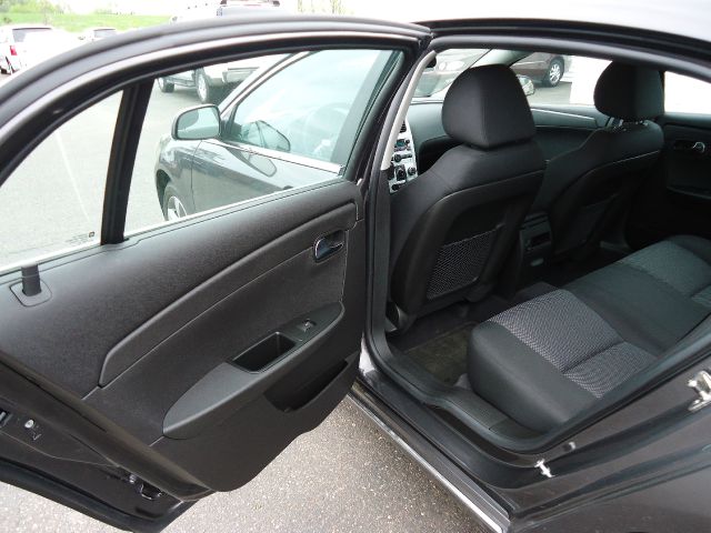 Chevrolet Malibu 2011 photo 2