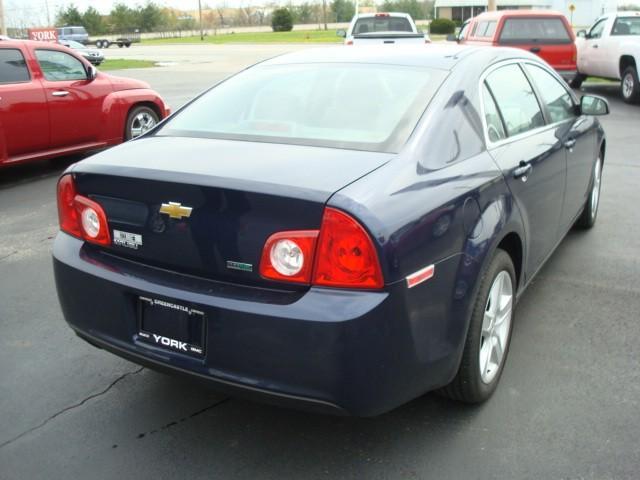 Chevrolet Malibu 2011 photo 2