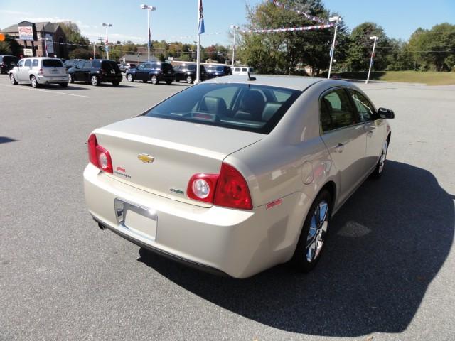 Chevrolet Malibu 2011 photo 2