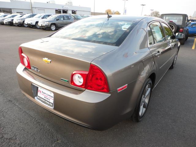 Chevrolet Malibu 2011 photo 3