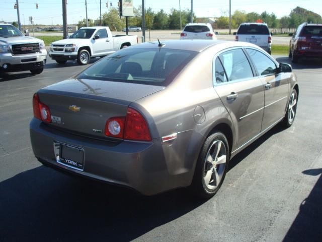 Chevrolet Malibu 2011 photo 2