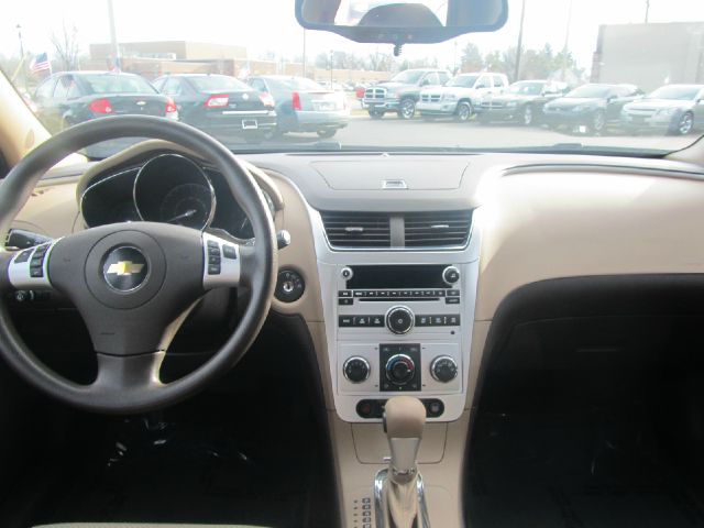 Chevrolet Malibu 2011 photo 2