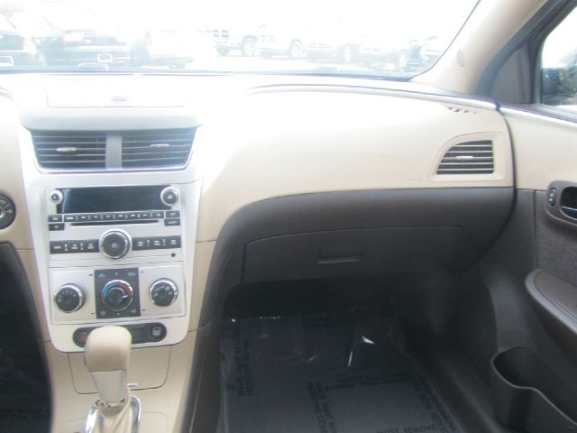 Chevrolet Malibu 2011 photo 4