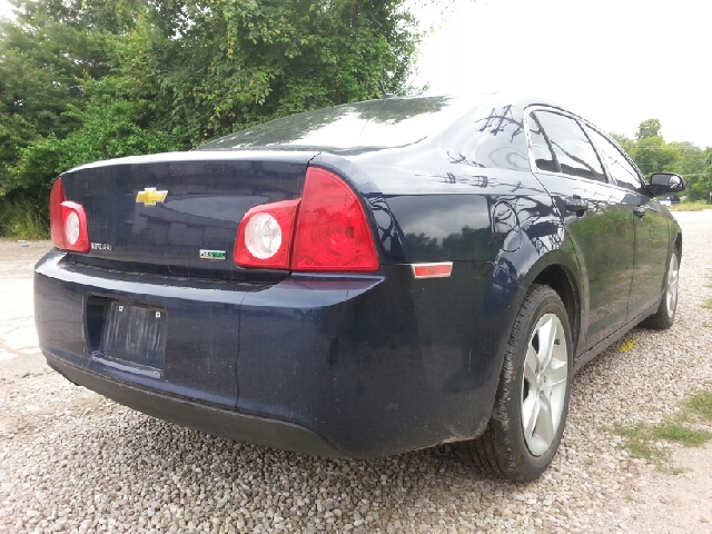 Chevrolet Malibu 2011 photo 2