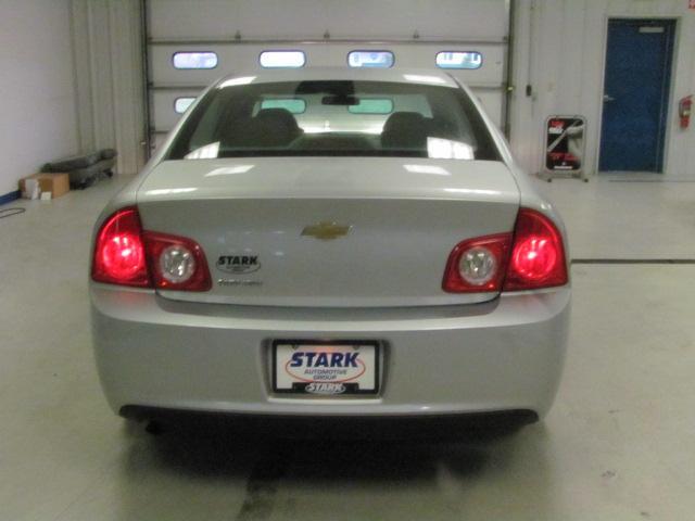 Chevrolet Malibu 2011 photo 2