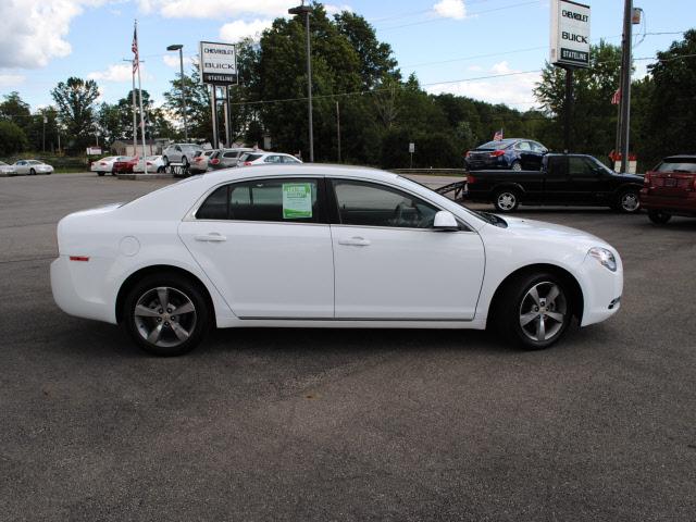 Chevrolet Malibu 2011 photo 2