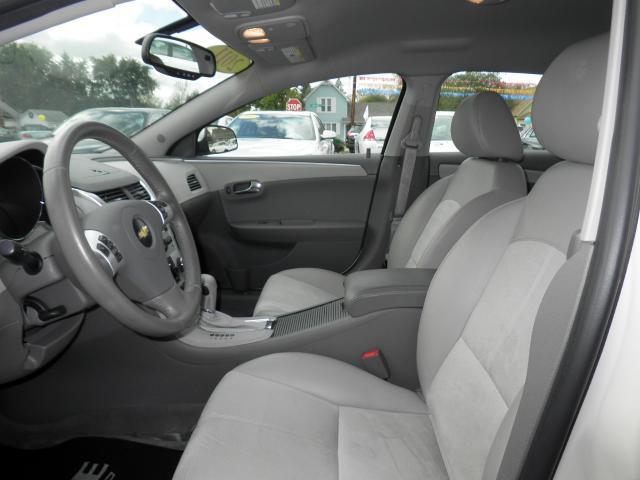 Chevrolet Malibu 2011 photo 4