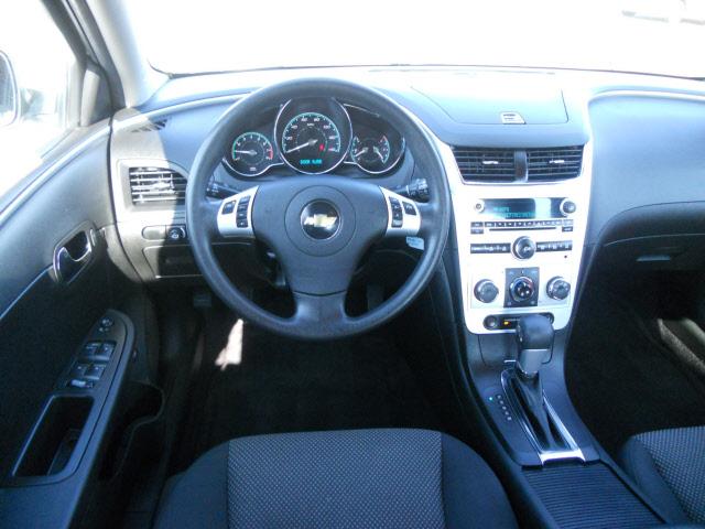 Chevrolet Malibu 2011 photo 2