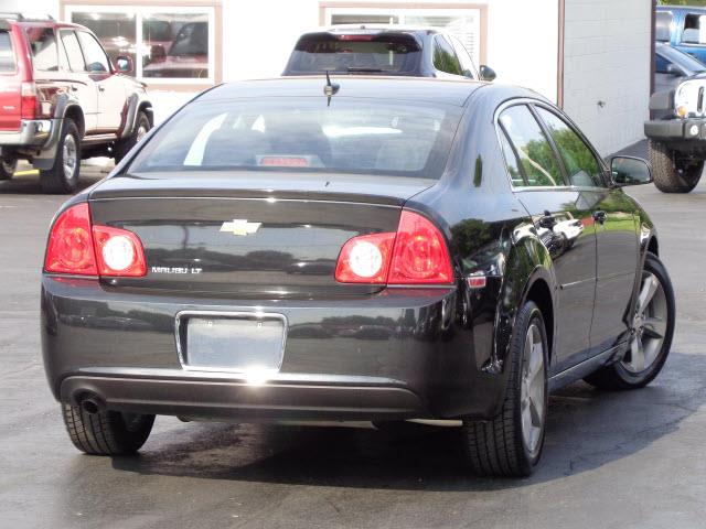 Chevrolet Malibu 2011 photo 3