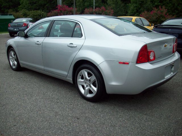 Chevrolet Malibu 2011 photo 2