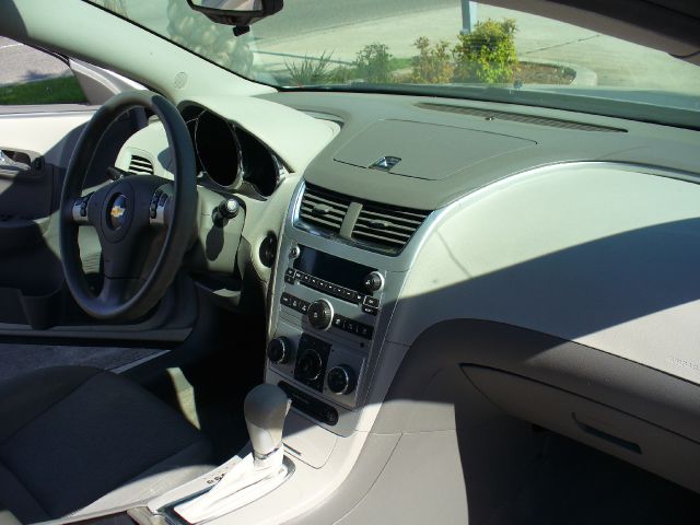 Chevrolet Malibu 2011 photo 2