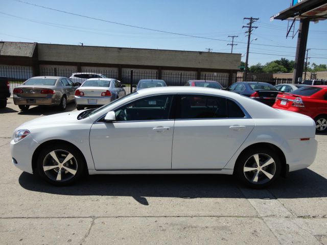 Chevrolet Malibu 2011 photo 2