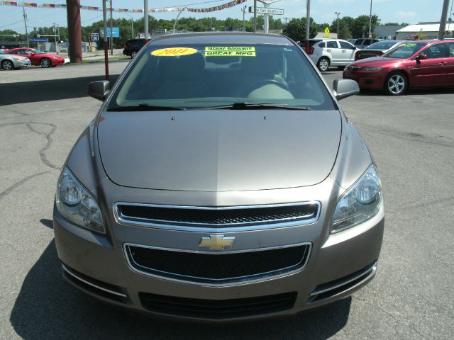 Chevrolet Malibu 2011 photo 2