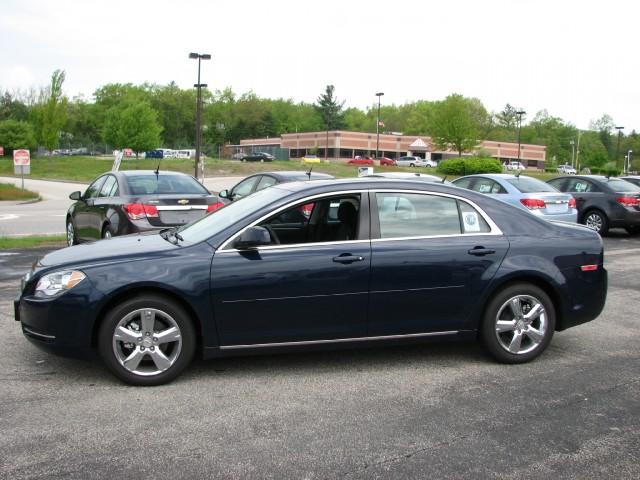 Chevrolet Malibu 2011 photo 2