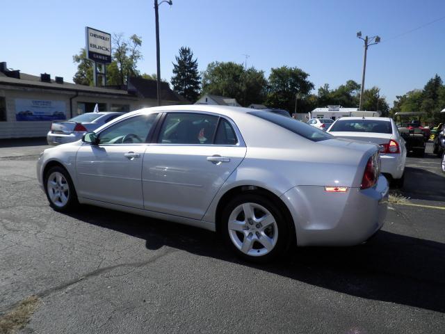 Chevrolet Malibu 2011 photo 2