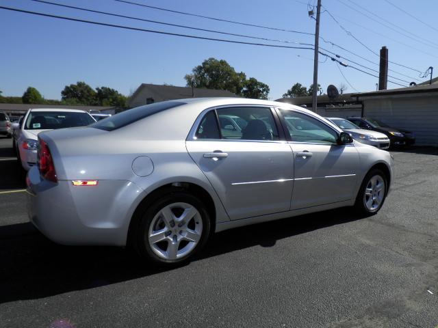 Chevrolet Malibu 2011 photo 3