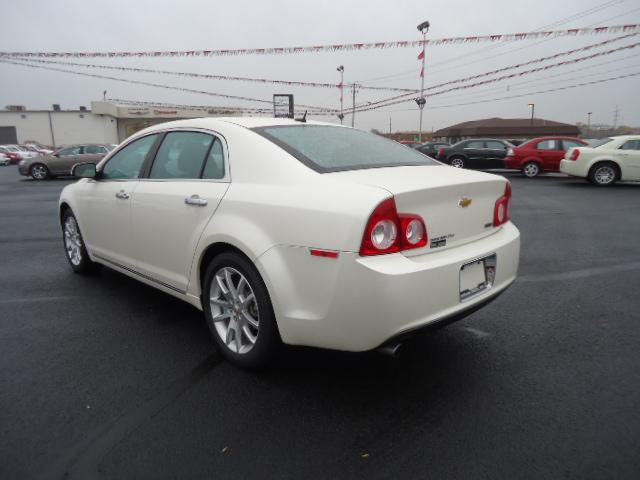 Chevrolet Malibu 2011 photo 2