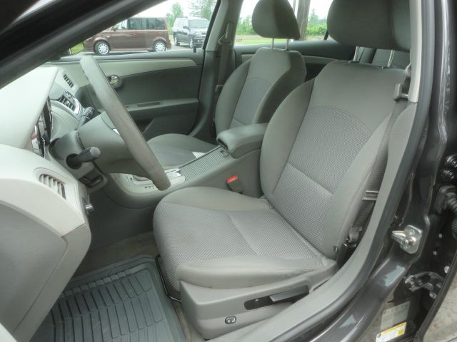 Chevrolet Malibu 2011 photo 2